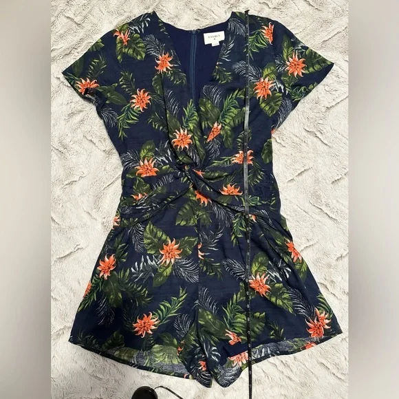 Everly Tropical Floral Romper - Picture 5 of 15
